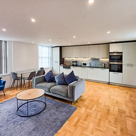 Modern 2-Bedroom, 2-Bathroom Apartment In West Kensington London Exterior photo