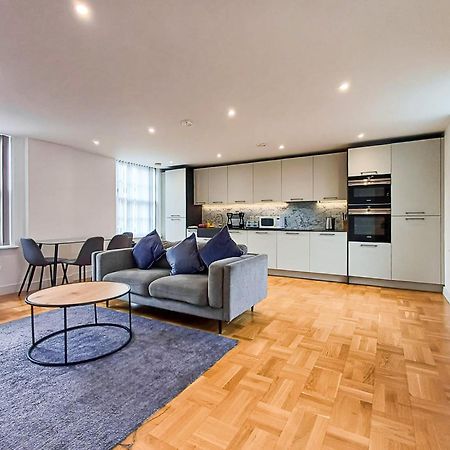 Modern 2-Bedroom, 2-Bathroom Apartment In West Kensington London Exterior photo