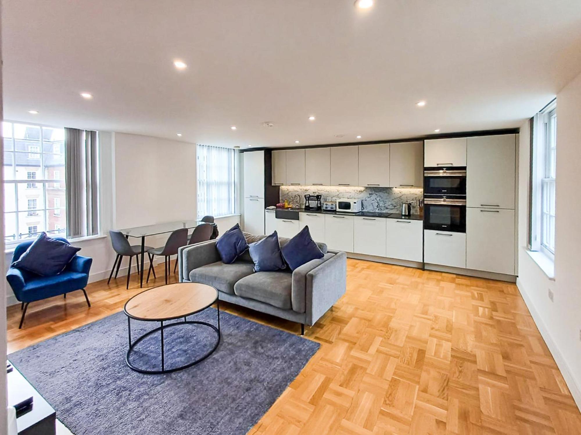 Modern 2-Bedroom, 2-Bathroom Apartment In West Kensington London Exterior photo