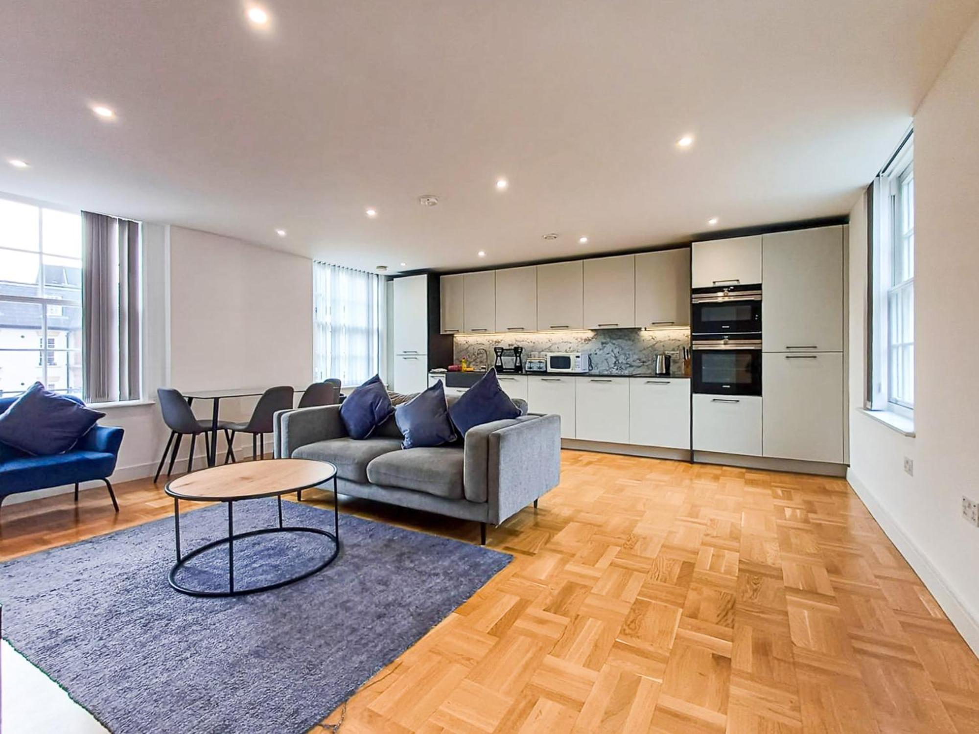 Modern 2-Bedroom, 2-Bathroom Apartment In West Kensington London Exterior photo