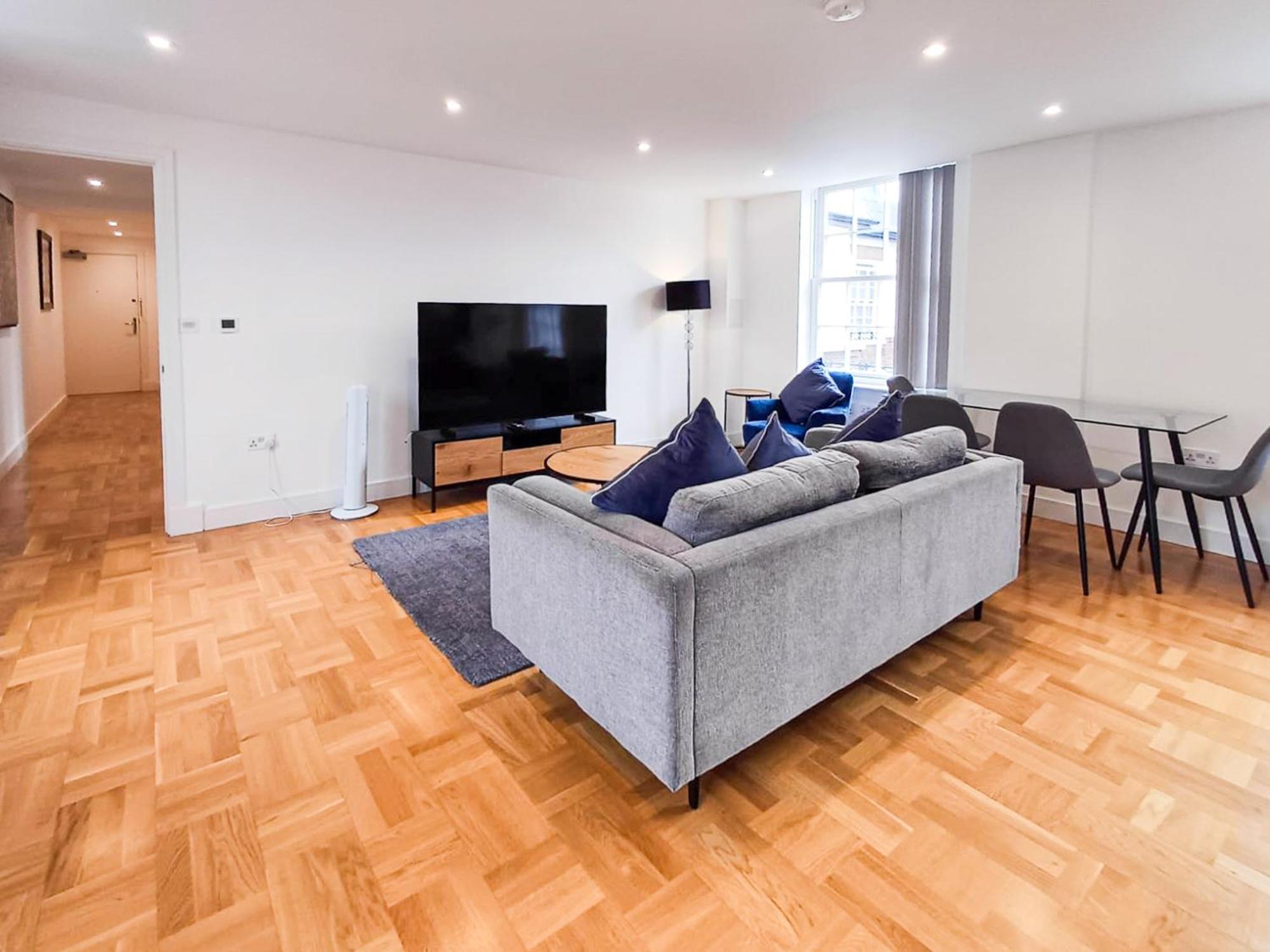 Modern 2-Bedroom, 2-Bathroom Apartment In West Kensington London Exterior photo
