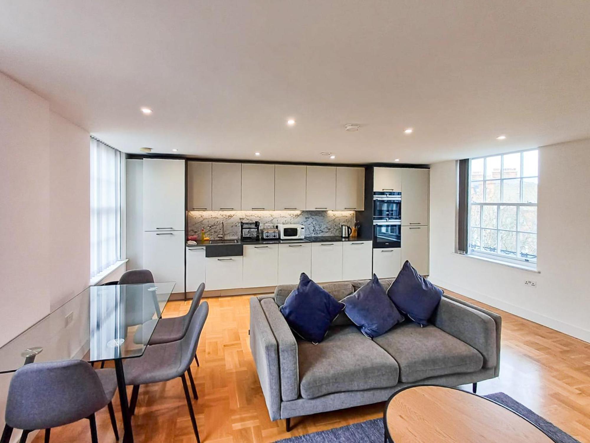 Modern 2-Bedroom, 2-Bathroom Apartment In West Kensington London Exterior photo