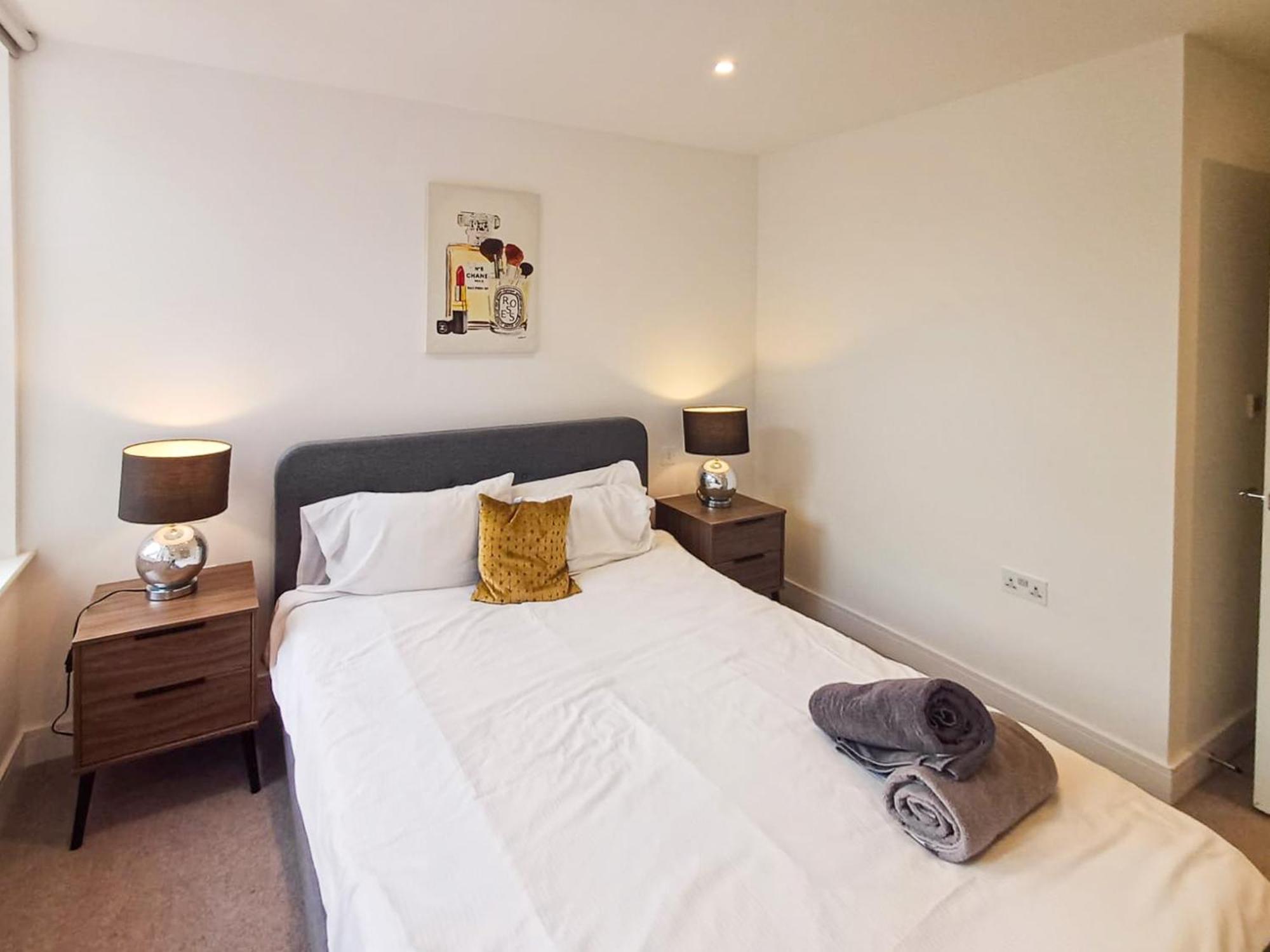 Modern 2-Bedroom, 2-Bathroom Apartment In West Kensington London Exterior photo