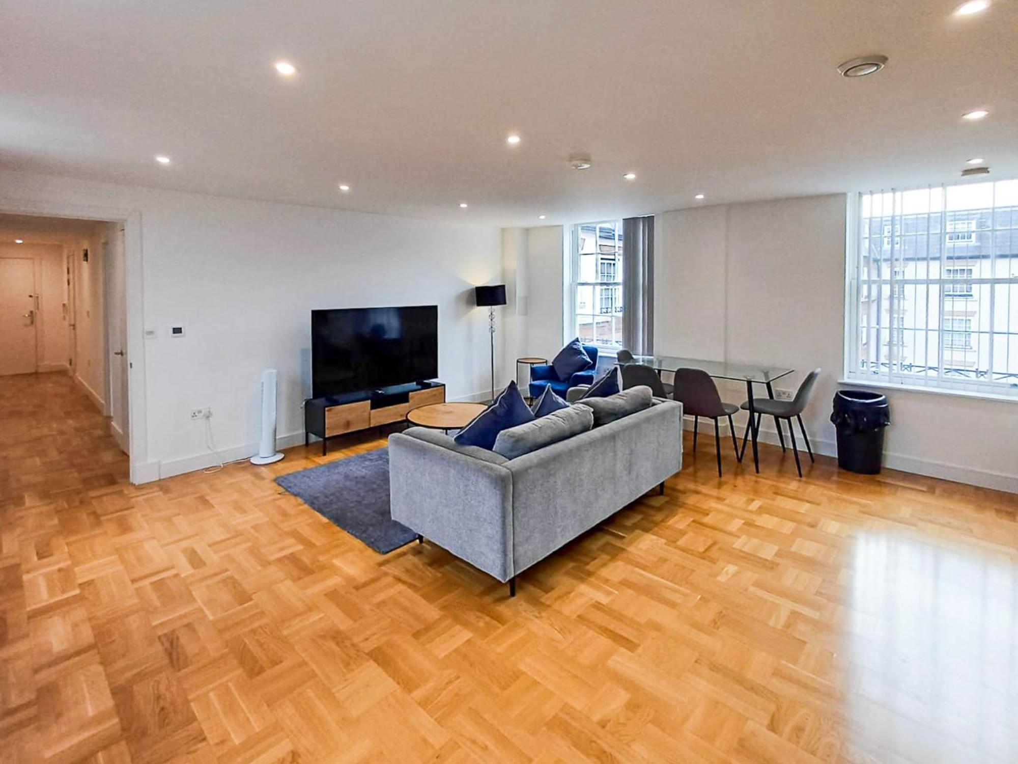 Modern 2-Bedroom, 2-Bathroom Apartment In West Kensington London Exterior photo