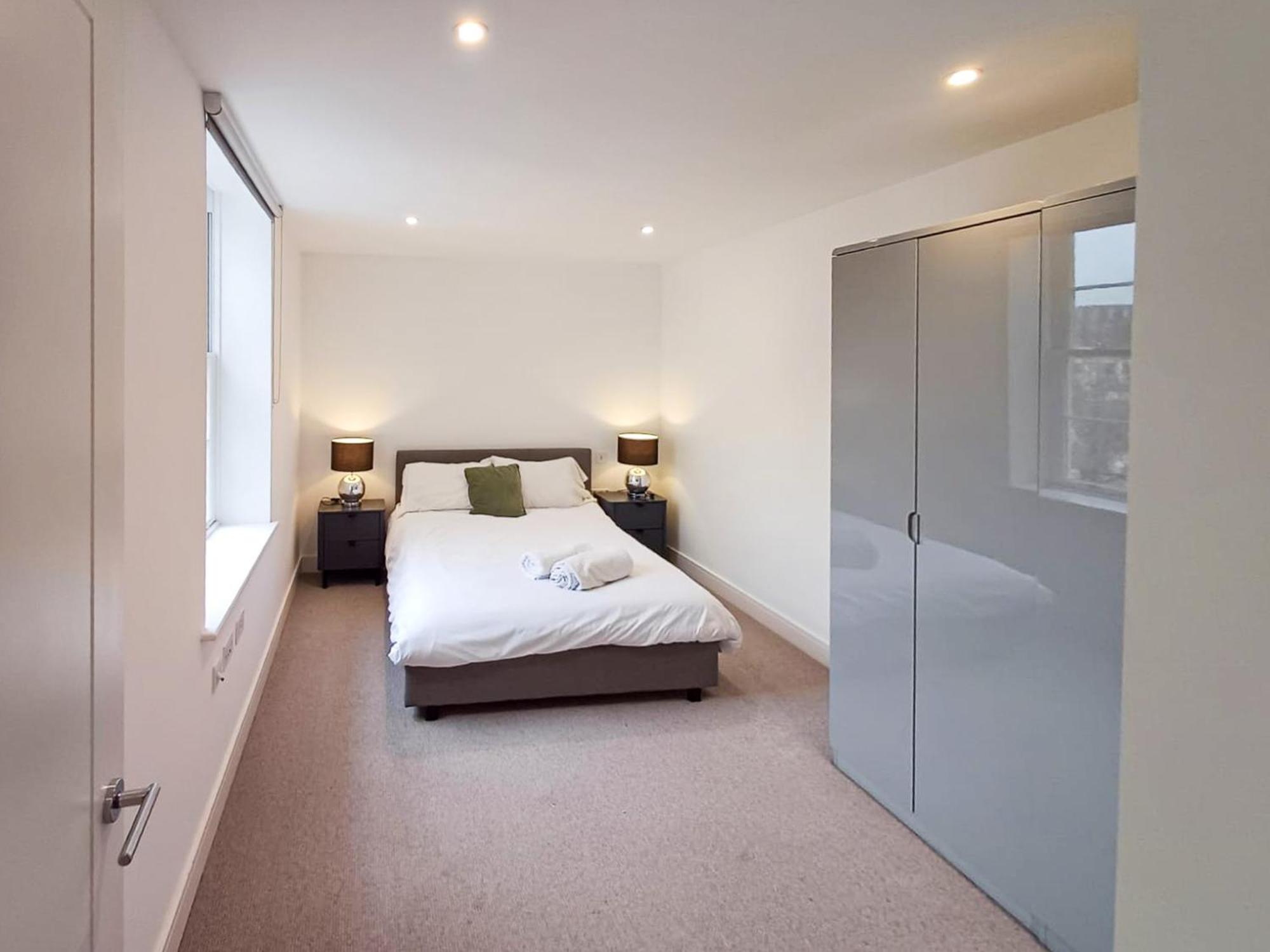 Modern 2-Bedroom, 2-Bathroom Apartment In West Kensington London Exterior photo