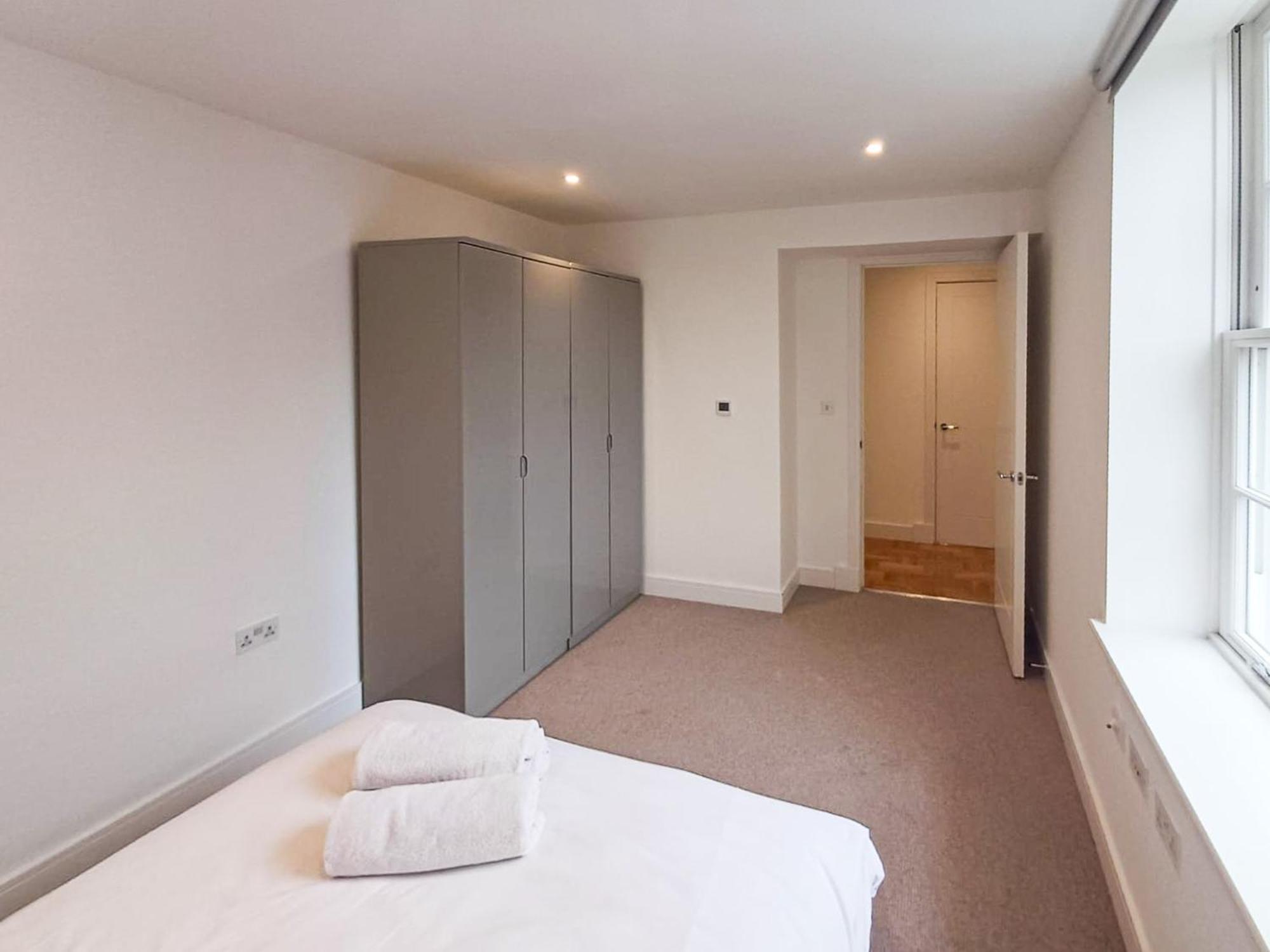 Modern 2-Bedroom, 2-Bathroom Apartment In West Kensington London Exterior photo